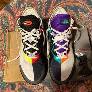 LeBron 18 Low Greedy